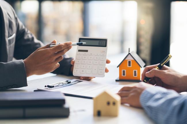 a homebuying agent helping a customer by showing some calculations